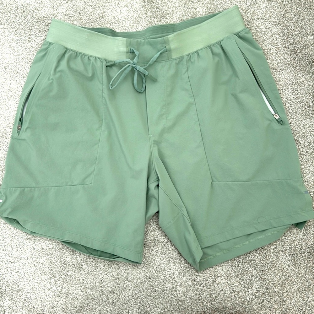 NWOT License to Train Linerless Short 7"